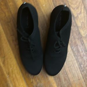Black tie up casual shoe